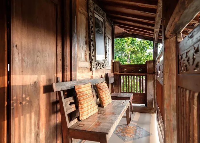 Twospaces Living At Bunga Desa, Gasthuis