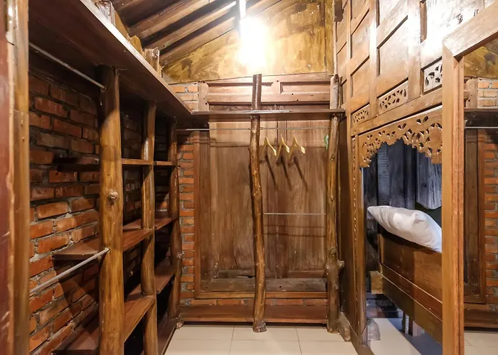 Twospaces Living At Bunga Desa, 金巴兰